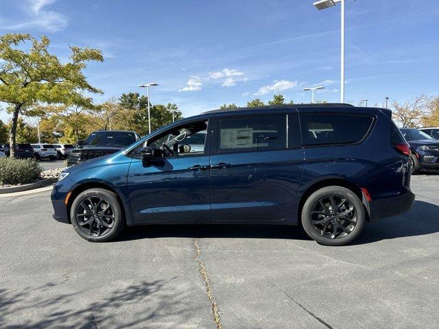 new 2025 Chrysler Pacifica car, priced at $52,255