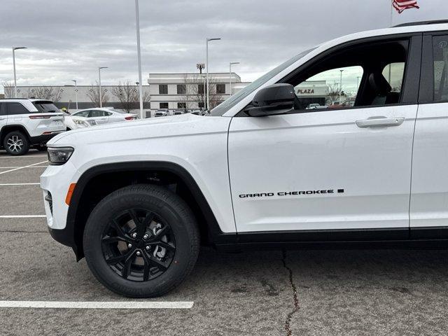 new 2025 Jeep Grand Cherokee car, priced at $43,578