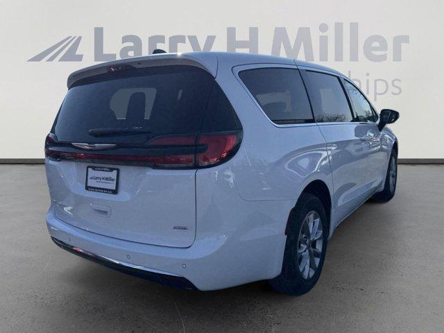 new 2025 Chrysler Pacifica car, priced at $44,027