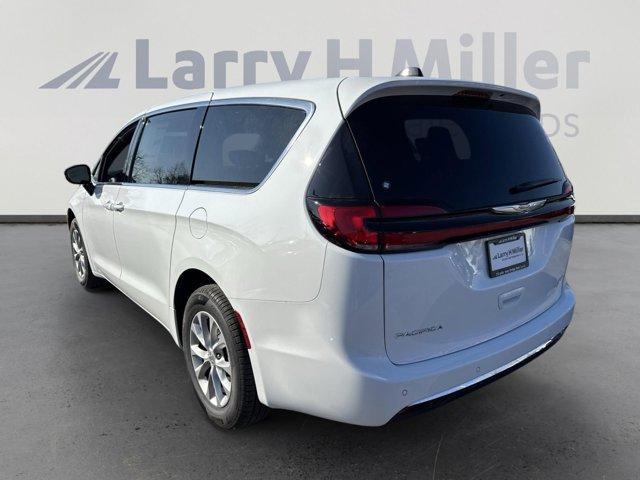 new 2025 Chrysler Pacifica car, priced at $44,027