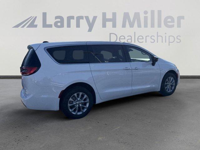 new 2025 Chrysler Pacifica car, priced at $44,027