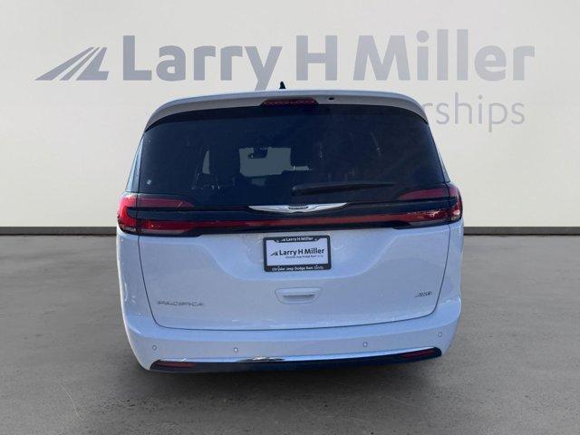 new 2025 Chrysler Pacifica car, priced at $44,027