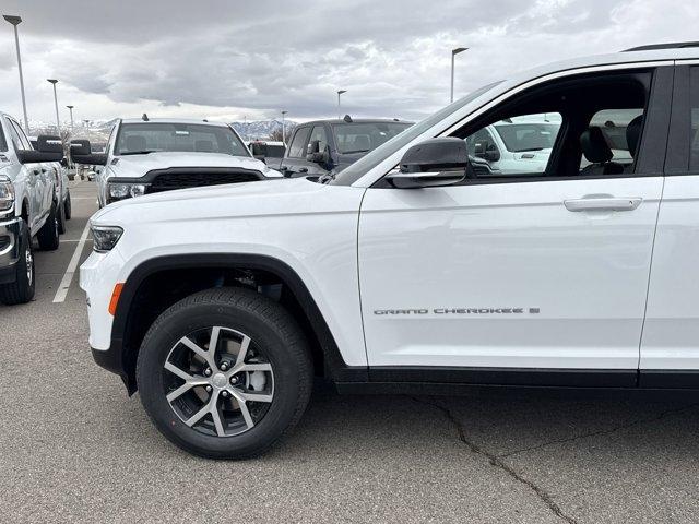 new 2025 Jeep Grand Cherokee car, priced at $45,237