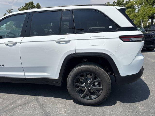new 2025 Jeep Grand Cherokee car, priced at $40,885