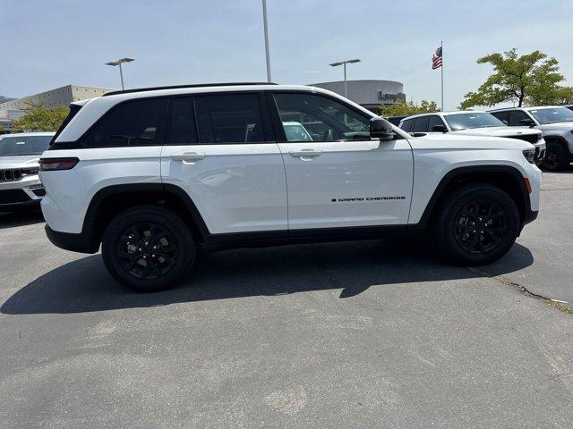 new 2025 Jeep Grand Cherokee car, priced at $40,885