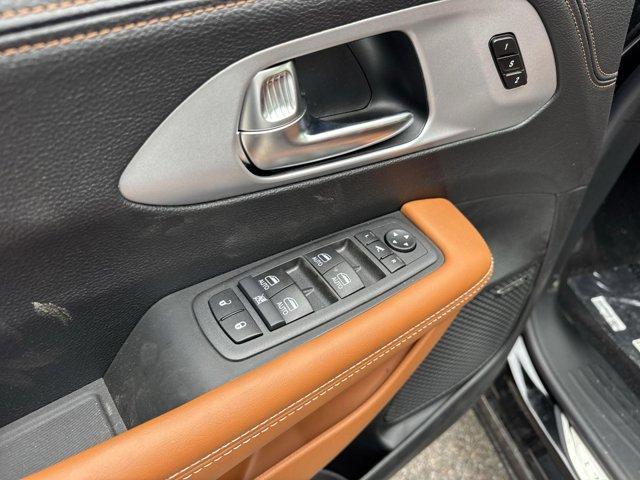 new 2025 Chrysler Pacifica Hybrid car, priced at $55,541