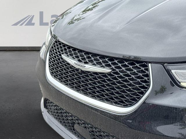 new 2025 Chrysler Pacifica Hybrid car, priced at $55,541