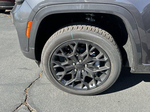 new 2025 Jeep Grand Cherokee car, priced at $61,975