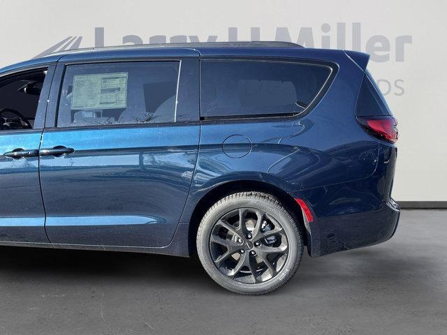 new 2025 Chrysler Pacifica car, priced at $50,848