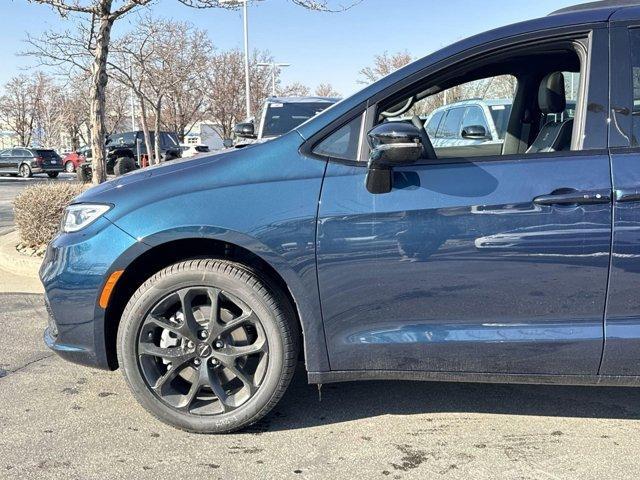 new 2025 Chrysler Pacifica car, priced at $50,848