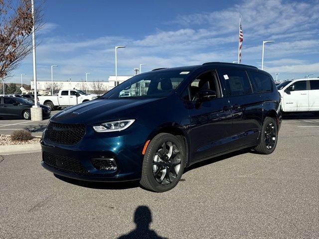 new 2025 Chrysler Pacifica car, priced at $53,804