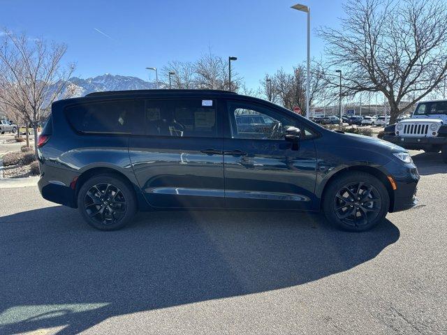 new 2025 Chrysler Pacifica car, priced at $53,804