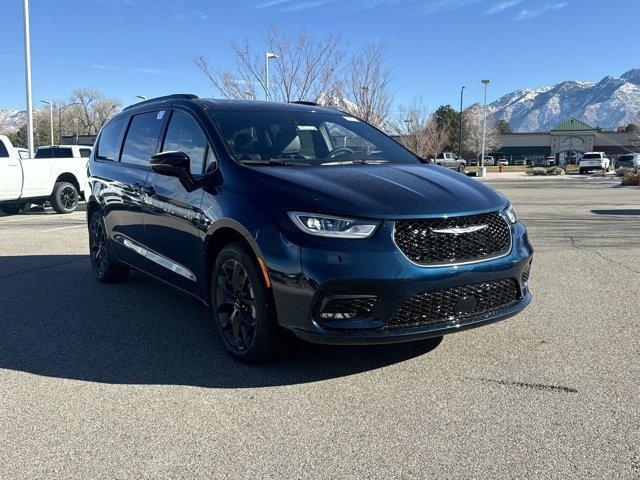 new 2025 Chrysler Pacifica car, priced at $53,804