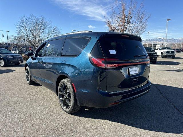 new 2025 Chrysler Pacifica car, priced at $53,804