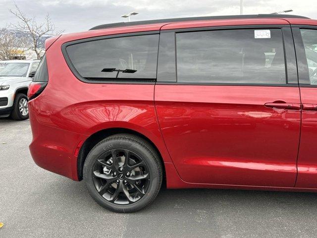 new 2025 Chrysler Pacifica car, priced at $53,804