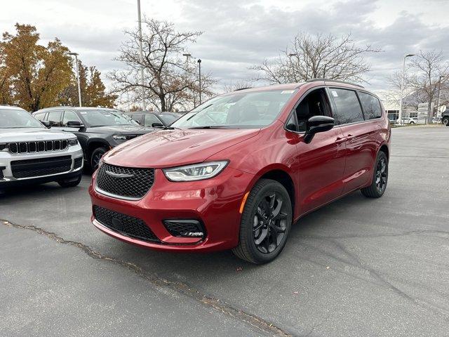 new 2025 Chrysler Pacifica car, priced at $53,804