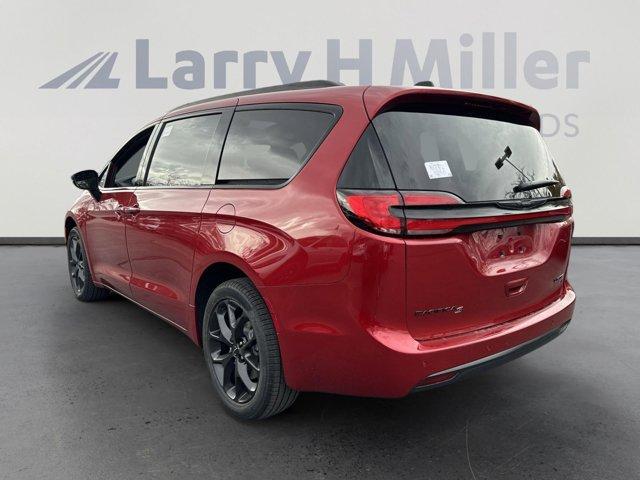 new 2025 Chrysler Pacifica car, priced at $53,804