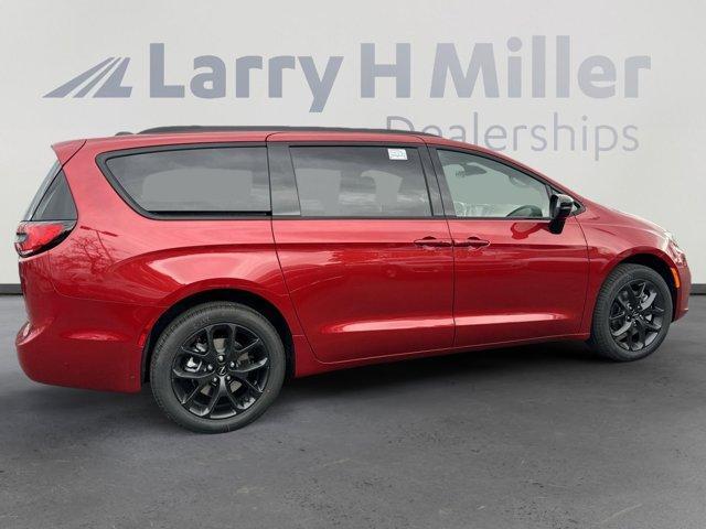 new 2025 Chrysler Pacifica car, priced at $53,804