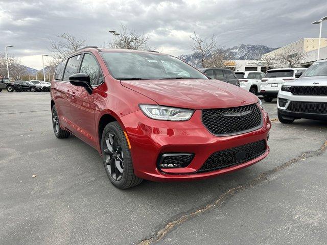 new 2025 Chrysler Pacifica car, priced at $53,804