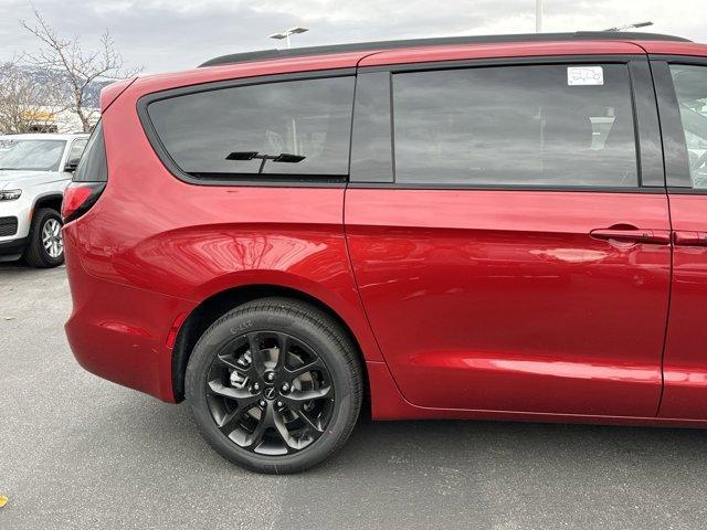 new 2025 Chrysler Pacifica car, priced at $53,804