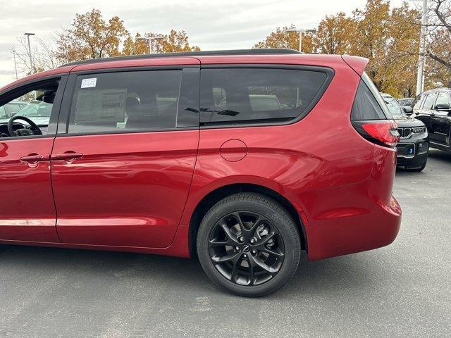 new 2025 Chrysler Pacifica car, priced at $53,804