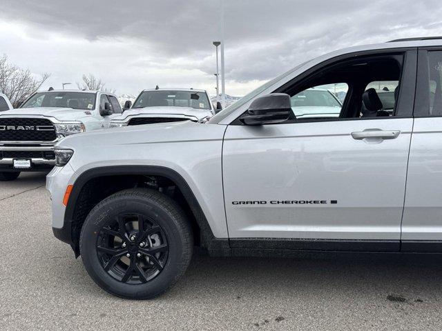 new 2025 Jeep Grand Cherokee car, priced at $42,614