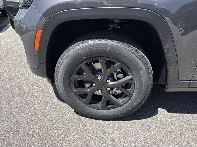 new 2025 Jeep Grand Cherokee car, priced at $41,705