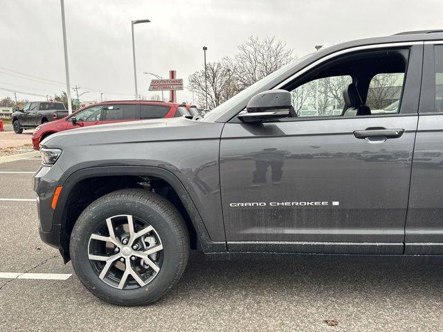 new 2025 Jeep Grand Cherokee car, priced at $45,790