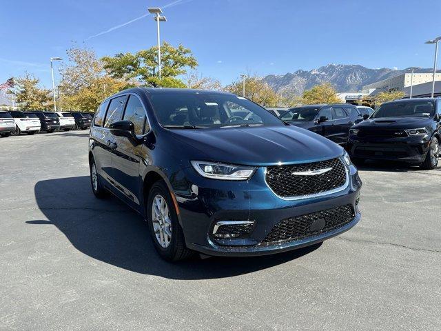 new 2025 Chrysler Pacifica car, priced at $42,640