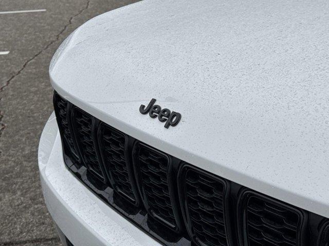 new 2025 Jeep Grand Cherokee car, priced at $45,690