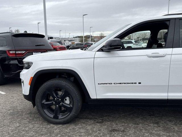 new 2025 Jeep Grand Cherokee car, priced at $45,690