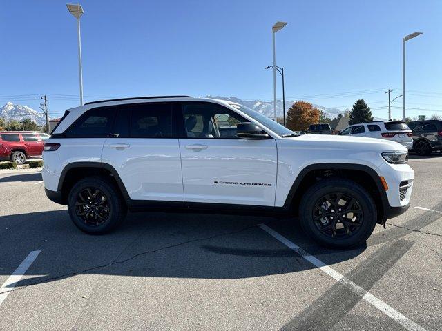 new 2025 Jeep Grand Cherokee car, priced at $45,430