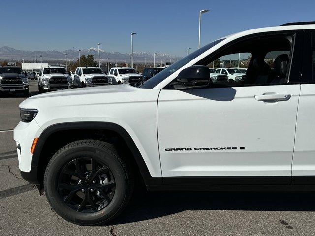 new 2025 Jeep Grand Cherokee car, priced at $45,430