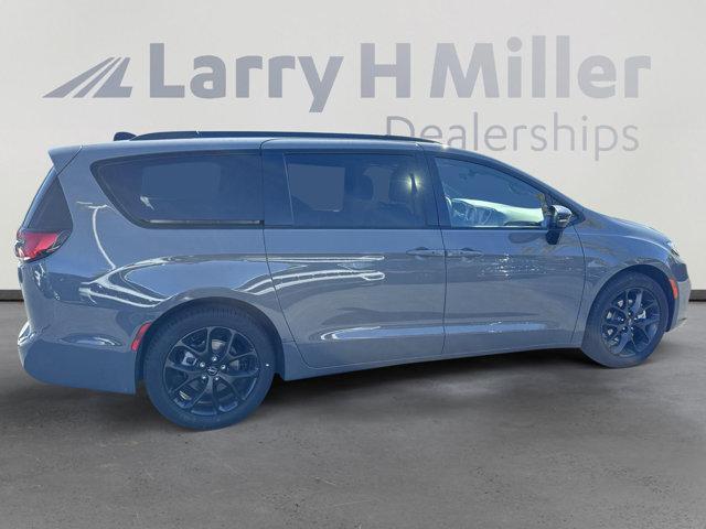 new 2025 Chrysler Pacifica car, priced at $47,897