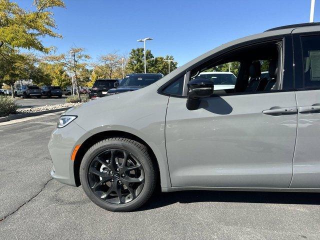 new 2025 Chrysler Pacifica car, priced at $47,897