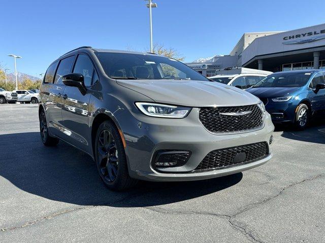 new 2025 Chrysler Pacifica car, priced at $49,260