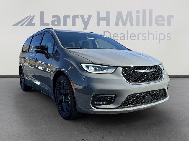 new 2025 Chrysler Pacifica car, priced at $47,897