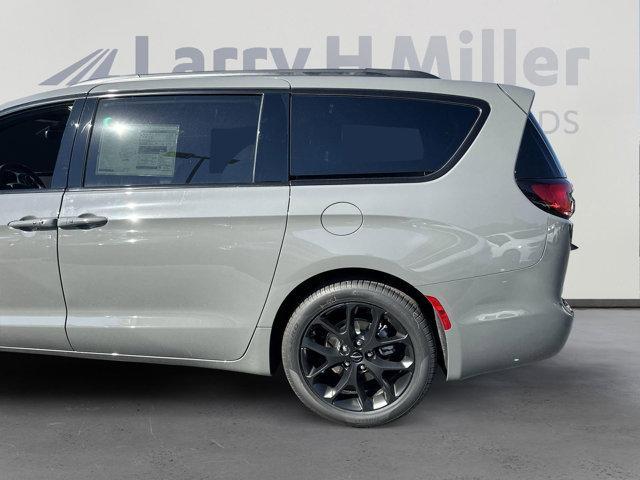 new 2025 Chrysler Pacifica car, priced at $47,897