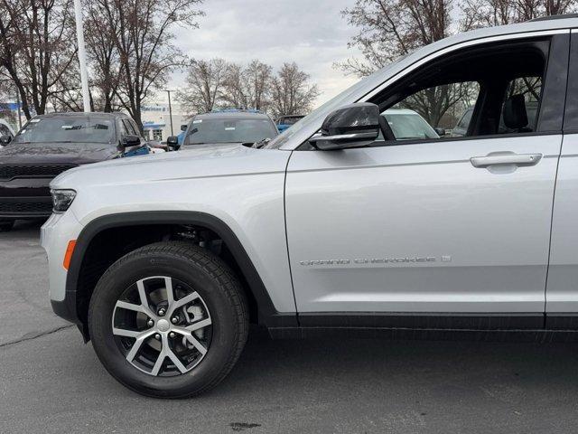 new 2025 Jeep Grand Cherokee car, priced at $43,773