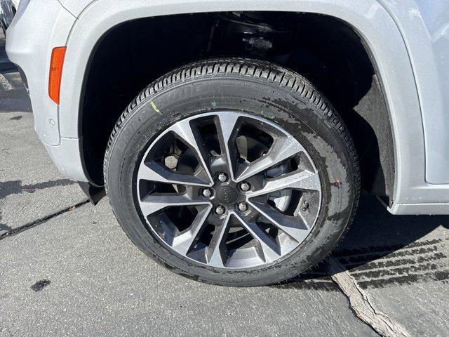 new 2025 Jeep Grand Cherokee L car, priced at $59,581