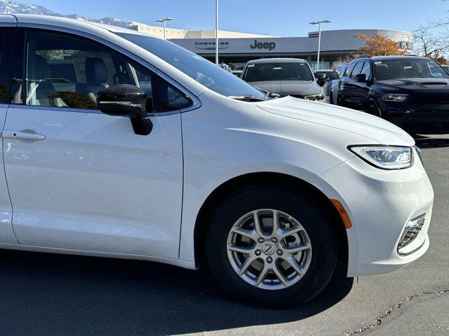 new 2025 Chrysler Pacifica car, priced at $42,145