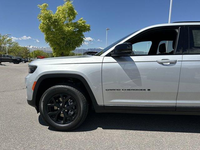 new 2024 Jeep Grand Cherokee car, priced at $42,559