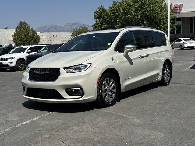 used 2021 Chrysler Pacifica Hybrid car, priced at $27,463