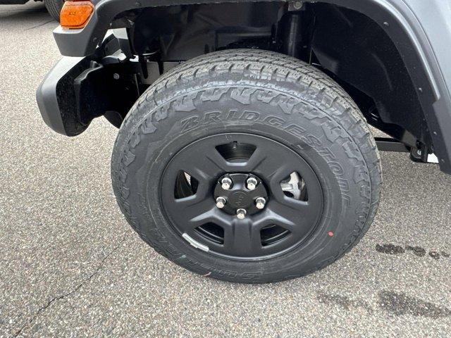 new 2025 Jeep Gladiator car, priced at $41,592