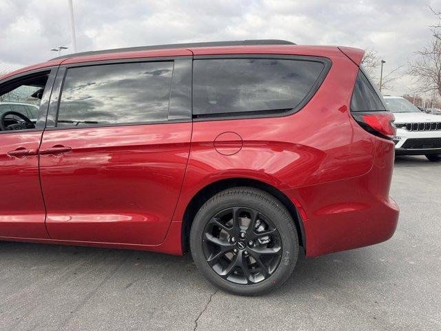 new 2025 Chrysler Pacifica car, priced at $50,811