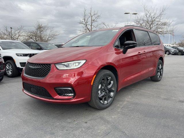 new 2025 Chrysler Pacifica car, priced at $50,811