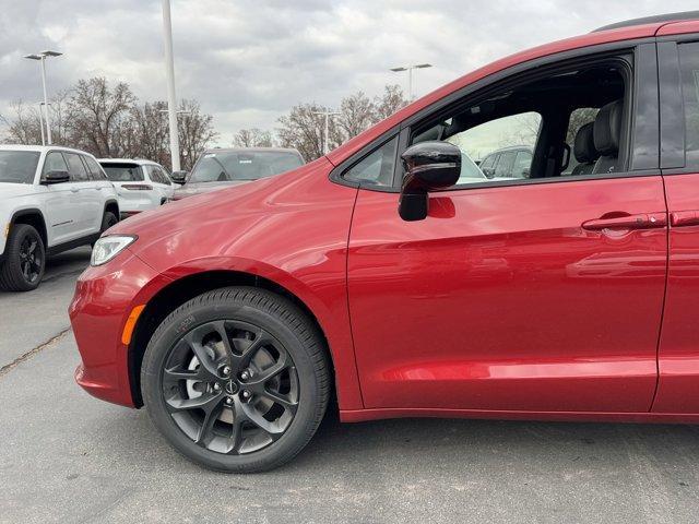 new 2025 Chrysler Pacifica car, priced at $50,811