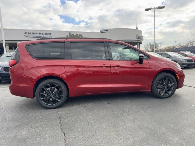 new 2025 Chrysler Pacifica car, priced at $50,811