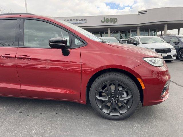 new 2025 Chrysler Pacifica car, priced at $50,811