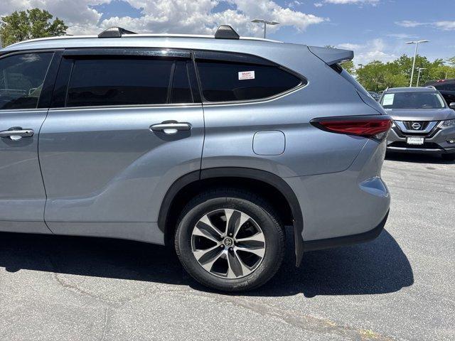 used 2022 Toyota Highlander car, priced at $34,233